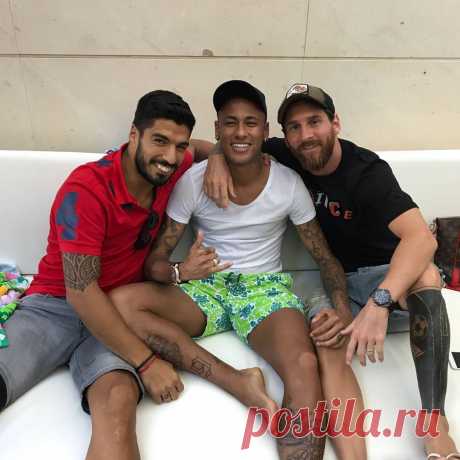 Публикация Leo Messi в Instagram • Авг 22 2017 в 5:08 UTC 1.6 млн отметок «Нравится», 30.6 тыс. комментариев — Leo Messi (@leomessi) в Instagram: «Volvió  @3gerardpique 😂😂😂»