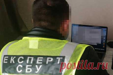 На Украине сообщили о продолжающейся кибератаке на госсайты. DDoS-атака на украинские государственные сайты взята под контроль, но она продолжается. Об этом сообщил заместитель главы Государственной службы специальной связи и защиты информации (Госспецсвязи) Виктор Жора. Также известно о продолжающейся DDoS-атаке на ресурсы Ощадбанка.