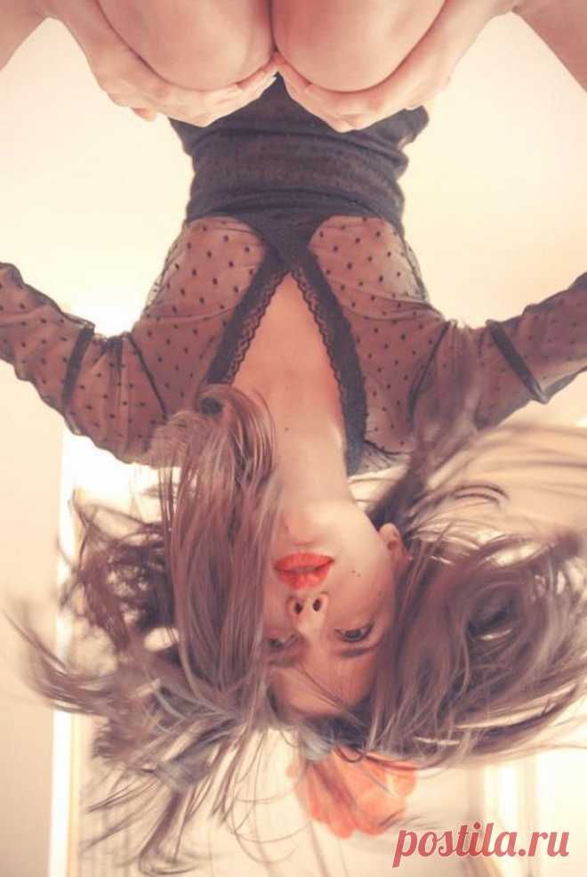 Секс и смерть - это те две основные темы, за которыми признается способность провоцировать двусмысленность и смех. Именно потому, что ставка в игре между мужским и женским, между живым и мертвым имеет постоянный реверсивный характер, мы и смеемся по поводу секса и смерти.
(Жан Бодрийар)