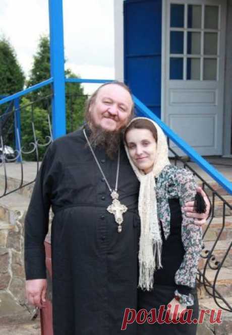 Только с близкими людьми получаются такие теплые фотографии... очень рада, что батюшка был и есть в моей жизни! Наш отче будет встречать Пасху уже в вечности... Вечная ему память. Очень любим. Христос Воистину Воскресе!
#архимандритЛавр #Новомосковскоеблагочиние #СвятоУспенскийМужскойМонастырь