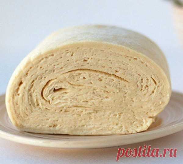 Слоеное тесто за 10 минут! 

Это чудесное тесто, просто палочка выручалочка. Готовить его элементарно, наверное и 10 минут много... а результат невероятный, мягкое и одновременно хрустящее, слоистое и вкусное. Не нужно ничего слоить, раскатывать, не нужно много движений. Просто все смешал поочередно и отправил в холодильник. Если вы собираетесь готовить что-то в течении нескольких дней, оно прекрасно сохранится в пакете, в холодильнике, если вы готовите в прок, то можно от...