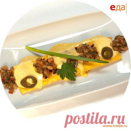 Буррито с говядиной и сырным соусом