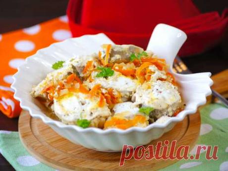 Тушеный хек в сметане — рецепт с фото пошагово