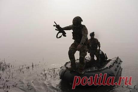 Минобороны сообщило о провале попыток ВСУ закрепиться на левом берегу Днепра. Украинские войска не смогли захватить плацдарм на левом берегу Днепра, сообщило Минобороны России. Недельные потери ВСУ на херсонском направлении составили более 500 человек. Бойцы Вооруженных сил России, отличившимся при отражении атак противника, представлены к государственным наградам.