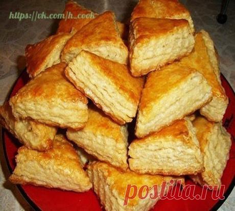 ЦАРЬ ВЫПЕЧКИ! МИНУТНЫЙ РЕЦЕПТ!
Сохраните, чтобы не потерять!
Печенье на кефире, от которого гостей не оттянуть!

Просто супер рецепт на каждый день! Выпечка для детей и взрослых. 

Ингредиенты: 

-мука 500 г 
-сахар 0.5-0.75 стакана 
-кефир 2 стакана 
-масло растительное 2 ст. ложки 
-сода погашенная лимонной кислотой 1 ч. ложка 
-сахар для посыпки по вкусу 
-или корица молотая по вкусу

Приготовление:

Кефир взбить с растительным маслом и сахаром до консистенции крема. До...