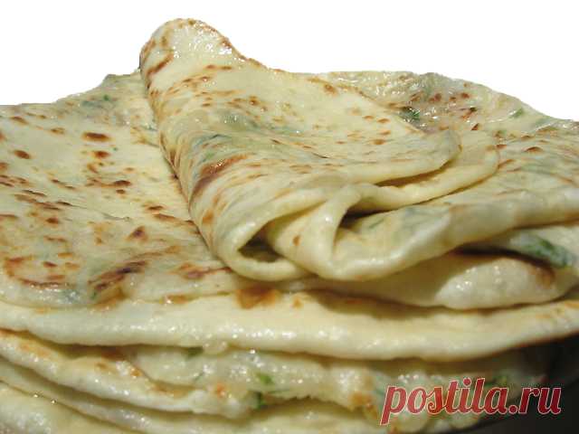 Чуду (аварское) 


Эти лепешки с начинкой особенно вкусны в горячем виде (только с пылу с жару) и компотом.
Понадобится:

500 мл кислого молока(у меня кефир)
мука
сода 1 ч.л негашеная
чуть-чуть соли

Начинка может бы…
