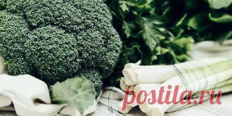 Каковы 10 самых полезных овощей? Брокколи и брюссельская капуста содержат антиоксидант каэмпферол, который помогает выводить токсины из организма и предотвращать повреждение клеток.