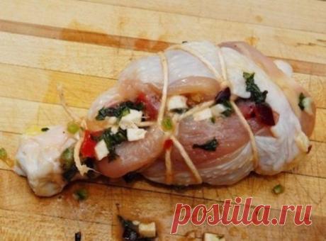 Бюджетно и оригинально: Фаршированные куриные голени 


Ужин достойный Богов!









 
Приготовить сочную курицу без маринования можно достаточно простым способом. Каким? К примеру, нафаршировать голени смесью овощей, сыра и ароматных специй, в этом с…