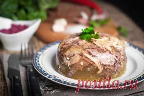 Холодец из говяжьих ножек: вкусных холодец на праздничный стол - Калейдоскоп событий Холодец из говяжьих ножек получается очень и очень вкусным! В нашем доме такой холодец уходит на ура! Готовить не сложно, хотя и займет ваше время. Но оно того стоит. Холодец […]