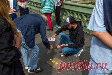 Лёгкая добыча: как разводят туристов в разных странах Русский человек за границей обычно либо особенно бесшабашен, либо весьма доверчив, а потому нередко воспринимается мошенниками всего мира как лёгкая