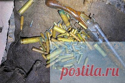 В Мордовии ФСБ сообщила о найденном на чердаке дома схроне с оружием. В Мордовии полиция обнаружила схрон с оружием и боеприпасами, которые принадлежат местной преступной группировке. Правоохранители нашли тайник на чердаке нежилого многоквартирного дома в Саранске. Он был замаскирован строительным мусором. Находка принадлежала одной из бандитских группировок Саранска.