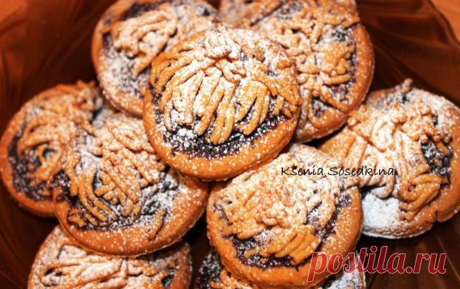 Печенье *Спагетти*.
СОСТАВ:
Мука - 230 гр
Яйцо - 1 шт
Сахарная пудра - 50 гр
Пудинг карамельный - 1 пач.
Варенье - 100-150 мл
Масло сливочное - 130 гр