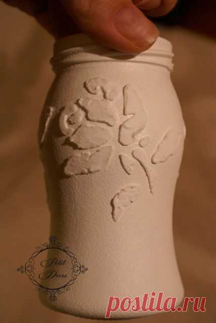 Как нанести объемный рисунок с помощью трафарета и рельефной пасты на выпуклую поверхность / Мастер-класс