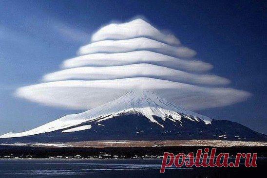 ...ЯКУТИЯ... ЛИНЗОВЫЕ ОБЛАКА!!!  Редчайшее явление природы!!!