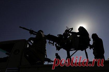 В Британии назвали условие для полного разгрома хуситов. ВМС Британии не хватает огневой мощи для полного разгрома хуситов в Аденском заливе. Британия не может поразить цели на суше в Йемене со своих кораблей, поэтому, чтобы нанести удар по территориям, которые находятся под контролем хуситов, ей приходится использовать авиацию.