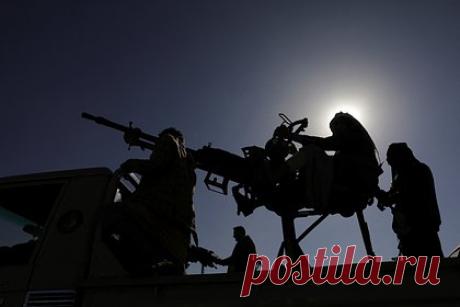 В Британии назвали условие для полного разгрома хуситов. ВМС Британии не хватает огневой мощи для полного разгрома хуситов в Аденском заливе. Британия не может поразить цели на суше в Йемене со своих кораблей, поэтому, чтобы нанести удар по территориям, которые находятся под контролем хуситов, ей приходится использовать авиацию.