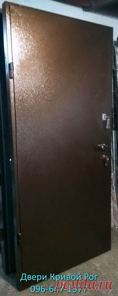 Пришло время и мы приступим к обзору входных дверей. Для установки на улицу нам будет удобной образец входной металлической двери Классик. Стоимость этой модели на начало 2019 года становилась 5720 грн. Доскональный обзор доступно просмотреть в обзоре Входные Двери Классик https://dveri-krivoj-rog.kr.ua/vxodnaya-dver-klassik/