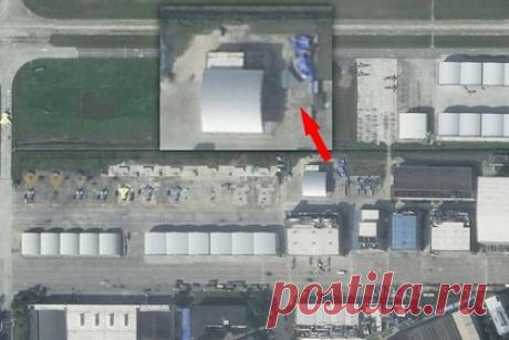 В Китае заметили загадочный новый истребитель. Полученные в октябре с космических аппаратов компании Planet Labs снимки аэродрома корпорации Chengdu Aircraft Industry Group в городе Чэнду свидетельствуют о ведущихся в Китае работах над загадочным новым летательным аппаратом, выполненным по бесхвостовой аэродинамической схеме, пишет The Drive.