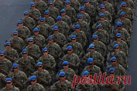 Турция пообещала нейтрализовать всех террористов в Ираке и Сирии. Турция не прекратит борьбу с экстремистами из Рабочей партии Курдистана (РПК), пока не будут ликвидированы все террористы в Ираке и Сирии. Об этом, как передает ТАСС, говорится в заявлении, обнародованном администрацией президента страны Реджепа Тайипа Эрдогана. Власти Турции пообещали окончательно устранить угрозы.