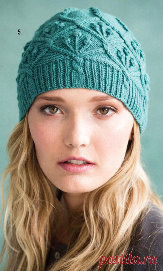 Шапка спицами для женщин из Vogue осень 2015 Шапка спицами для женщин выполняется вкруговую без шва с цветочным мотивом косы и околышем, вязанным резинкой. Готовим материалы для шапки, вязанной спицами для женщин.