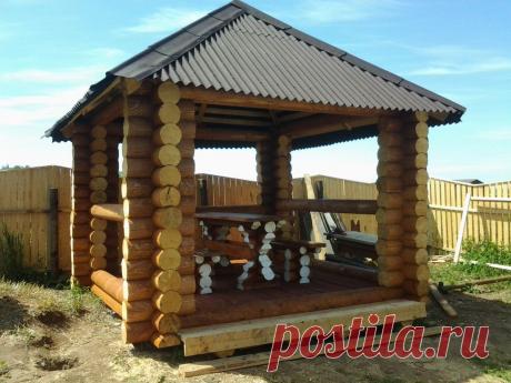 Беседка -место для разговоров, поучений, собраний, пиршества. Мы очень любим проводить время на природе. Приглашаем друзей. Жарим шашлыки. И очень любим общаться, беседовать. И пришла идея построить беседку. Муж очень старался успеть сделать беседку к моему дню рождения. Теперь у нас есть место для теплых, дружеских бесед.