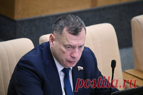 В России назвали цель воссоздания двух военных округов. В России решили воссоздать Ленинградский и Московский военные округа из-за угрозы со стороны стран НАТО, считает заместитель председателя Комитета Госдумы по обороне Юрий Швыткин. В разговоре с «Лентой.ру» он назвал такую цель восстановления этих стратегических объединений.