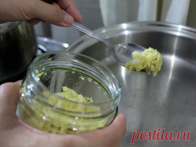 Хватит кормить аптеки! Эта смесь очистит сосуды, укрепит иммунитет, нормализует давление 
Чеснок посевной — многолетнее травянистое луковичное растение семейства лилейных. Лечебные свойства чеснока были известны еще шумерам, которые примерно за 2300 лет до н. э. начали использовать его дл…