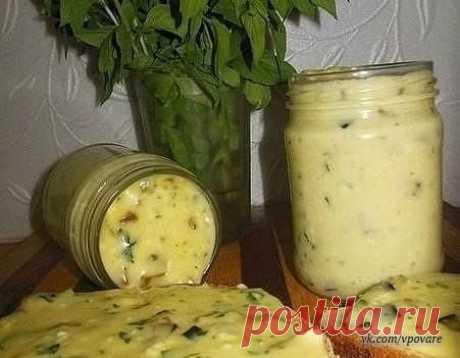 Домашний плавленый сыр с грибами и зеленью