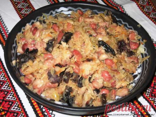 Фасоль с капустой и черносливом