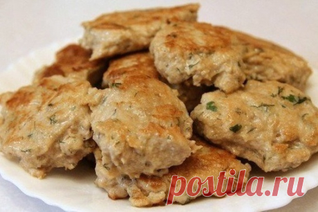 Самые вкусные в мире котлеты

Ингредиенты:

●Фарш из индейки или курицы (я готовлю из индейки) - 800 граммов;
●Манная крупа - 4 столовые ложки;
●Сметана - 2 столовые ложки;
●Яйцо - 1 штука;
●Петрушка, укроп - 3-4 былинки;
●Сахарный песок - 2 чайные ложки;
●Горчица - 2 чайные ложки;
●Соль, специи - по вкусу.

Приготовление:

Фарш, манку, сметану, яйцо, горчицу, сахар, соль и специи кладем в одну миску. Мелко-мелко режем зелень, добавляем туда же и тщательно перемешиваем.
Фа...