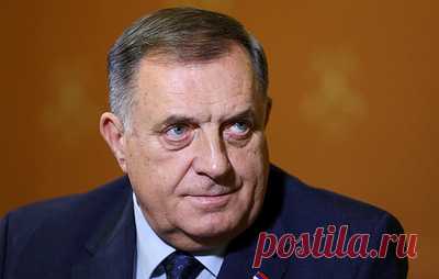 Додик назвал вынесенный ему приговор нападением на Республику Сербскую по инициативе ЕС. Евросоюз ничего не может сделать с конфликтом на Украине, в Газе или таможенными пошлинам, он тренирует свою силу здесь, указал президент РС