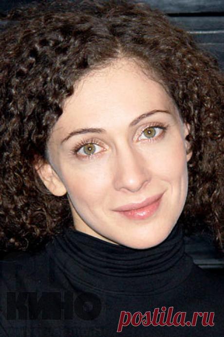 Ксения Раппопорт — биография, фильмография, фотографии актрисы Народная артистка России (2015г.). Родилась 25 марта 1974г. в Ленинграде (ныне - г. Санкт-Петербург). В 2001г. окончила СПбГАТИ (курс В. Фильштинского). С 2000г. - актриса Малого Драматического театра - "Театра Европы".