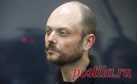 Кара-Мурзу на четыре месяца перевели в единое помещение камерного типа. Кара-Мурза сообщил, что причиной стал отказ вставать по команде «подъем», которую, по его словам, даже не включили. Оппозиционер осужден на 25 лет колонии за госизмену, вину он не признал