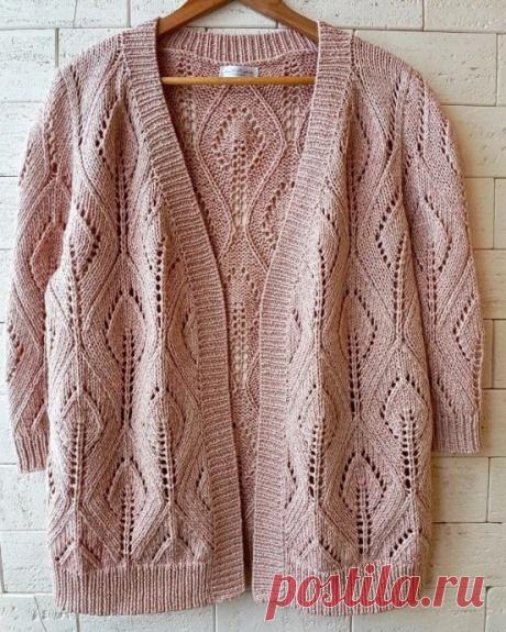 Ажурный кардиган спицами узором из "листьев"