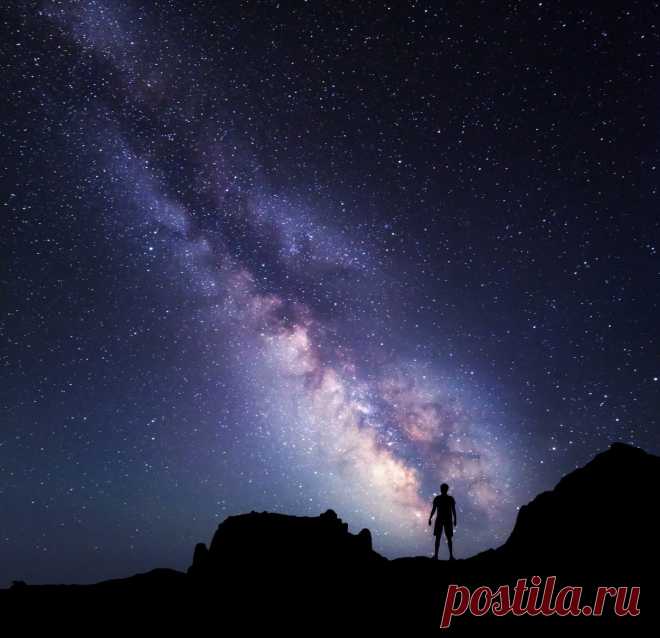 «Яйцо» Энди Вейр — это короткий рассказ, в котором переплетаются понятия жизни, смерти и жизни после смерти. Он написан так просто, что порой не верится, как в этих обычных словах умещается столько смысла и мудрости.