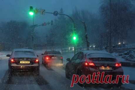 В Раде назвали причину гигантских пробок в Киеве. В Киеве образовались гигантские пробки из-за визита директора-распорядителя Международного валютного фонда (МВФ) Кристалины Георгиевой. «Виновница гигантских пробок в столице — директор МВФ Кристалина Георгиева, — рассказал депутат Верховной Рады Александр Дубинский.