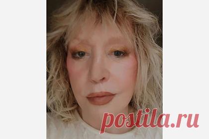 Внешность Пугачевой на новом фото стала предметом обсуждений в сети. Российская певица Алла Пугачева поделилась новой фотографией и вызвала споры в соцсети. 72-летняя знаменитость опубликовала селфи, на котором крупным планом изображено ее лицо с ярким макияжем: золотыми тенями и помадой нюдового оттенка. Публикация Пугачевой стала предметом бурных обсуждений в комментариях.