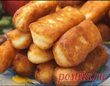 ​​Рекомендуем приготовитьНежная Вкуснятина из творога за 15 минут
Ингредиенты
350 гр Творог
1 шт Яйцо
1 ст.л сметана
2 ст.л Сахар
1/3 ч.л Соль
1 ч.л Разрыхлитель
200-250 гр Мука
Приготовление
В миску кладем 350 гр творога. Разбиваем 1 яйцо, добавляем 2 ст.л. сахара, соль, 1 ст.л. сметаны. Все хорошо перемешиваем. Добавляем постепенно просеянную муку, 1 ч.л. разрыхлителя. Раскатываем тонкий жгутик, нарезаем на полоски. На сковороду наливаем растительное масло, опускаем брусочки и жарим