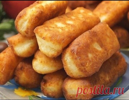 ​​Рекомендуем приготовитьНежная Вкуснятина из творога за 15 минут
Ингредиенты
350 гр Творог
1 шт Яйцо
1 ст.л сметана
2 ст.л Сахар
1/3 ч.л Соль
1 ч.л Разрыхлитель
200-250 гр Мука
Приготовление
В миску кладем 350 гр творога. Разбиваем 1 яйцо, добавляем 2 ст.л. сахара, соль, 1 ст.л. сметаны. Все хорошо перемешиваем. Добавляем постепенно просеянную муку, 1 ч.л. разрыхлителя. Раскатываем тонкий жгутик, нарезаем на полоски. На сковороду наливаем растительное масло, опускаем брусочки и жарим