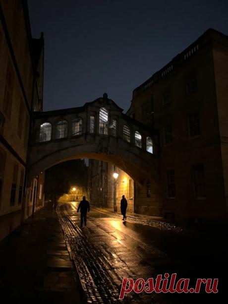 bridge of sighs at night, oxford, england