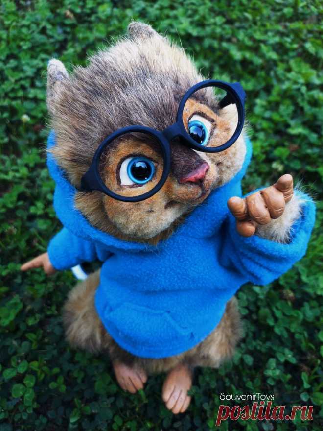Позитивный бурундучок Саймон 🐿 из мастерской Ольги Абашевой (souvenir-toys) принёс вам хорошие новости 💫

Можно немного выдохнуть и провести сегодняшний вечер в компании веселых друзей )

#игрушкабурундук
#ярмаркамастеров
#handmade