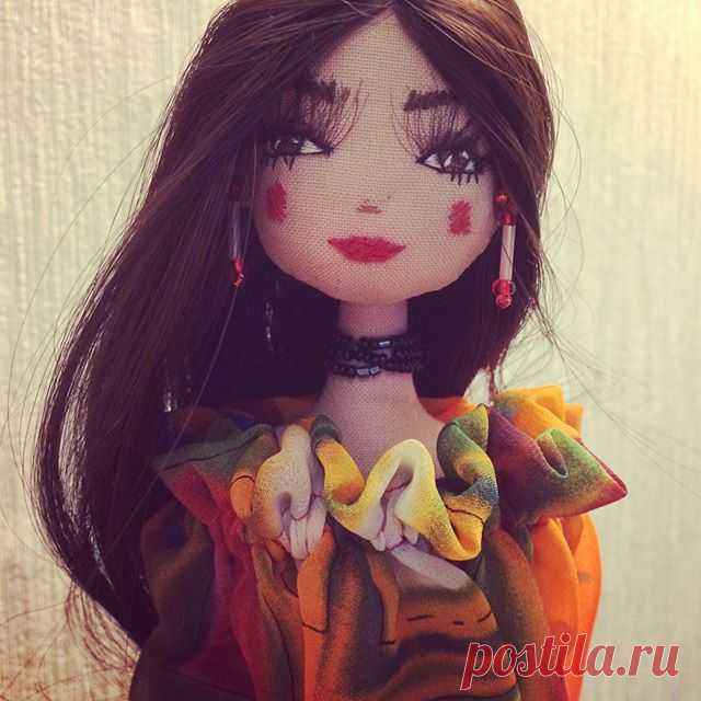 Брюнетка жгучая!) 😍👌🔥
.
.
.
#Авторскаякукла #ВышитоеЛичико #Вышивка #handmade #hahdmadedoll #Хендмейд #Ручнаяработа #Кукларучнойработы #БудуарнаяКукла #Текстильнаякукла #textiledoll #Своимируками #Кукла #Dolls #dollart #Интерьернаякукла #Рукоделие #BoudoirDoll  #vsco #iragut_dolls 💕