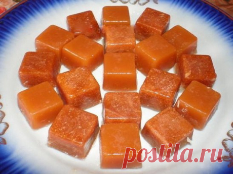 Порадуйте своих деток не вредными конфетками!
Подборка рецептов вкусных, легких и доступных в приготовлении домашних конфет.
1. Рахат-лукум Цитрусовый бум
Что нужно:
•5 стаканов сахара
•2 стакана воды
•1/2 стакана крахмала
•Цедра 1 апельсина или лимона
•2–3 капли лимонного или апельсинового масла
•4–5 ст. ложек сахарной пудры
Как приготовить рахат-лукум Цитрусовый бум:
Крахмал развести 1 стаканом холодной воды и хорошо размешать, чтобы не было комочков. В кастрюлю с оставшейся водой всыпат