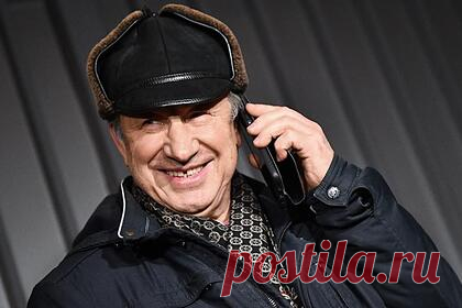 Рашкина призвали на Соловки для борьбы с лосями. Жители поселка на Соловецком архипелаге обратились к депутату от КПРФ Валерию Рашкину с просьбой помочь в отстреле лосей. По словам местных жителей, на островах нет хищников, которые обычно контролируют численность этих животных, из-за чего последние теперь считают себя хозяевами соловецкого леса.