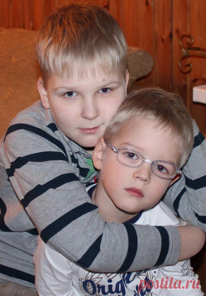 Внук  Миша  с  двоюродным  братом.