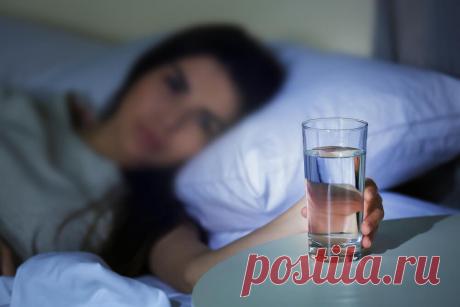 Пить на ночь воду нужно обязательно
