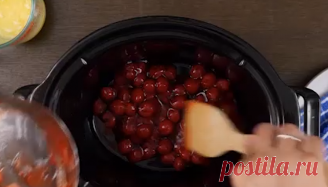 Простой и вкусный рецепт вишневого пирога в мультиварке