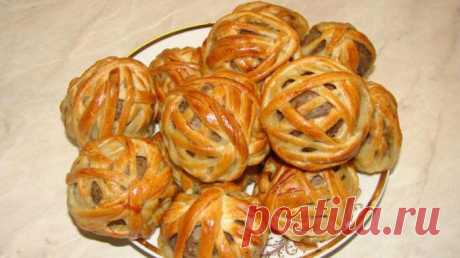 Мясные клубочки в слоеном тесте