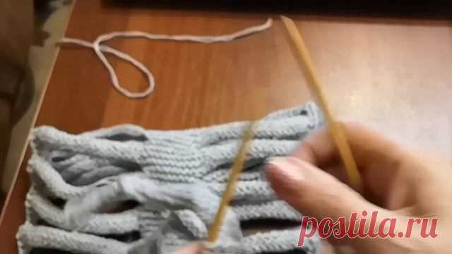 Шапка с объемными косами спицами и крючком. 1Часть.