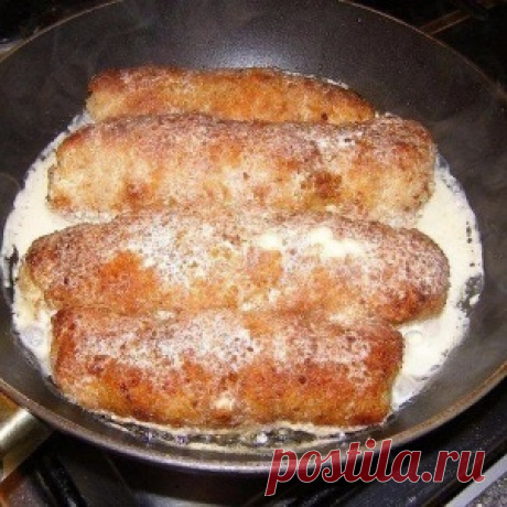 Куриные рулетики с грибами и сыром в сметанном соусе